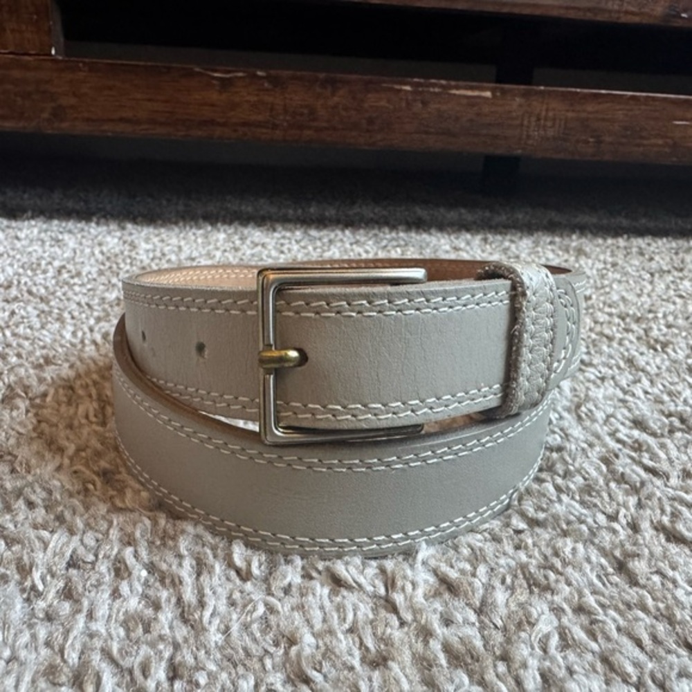 Lee Wright collection size 32 gray leather belt & brass buckle
